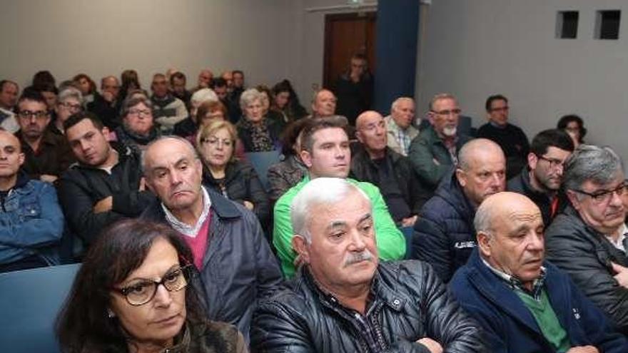 Asistentes a la charla sobre el PXOM en Monte da Vila. // Muñiz