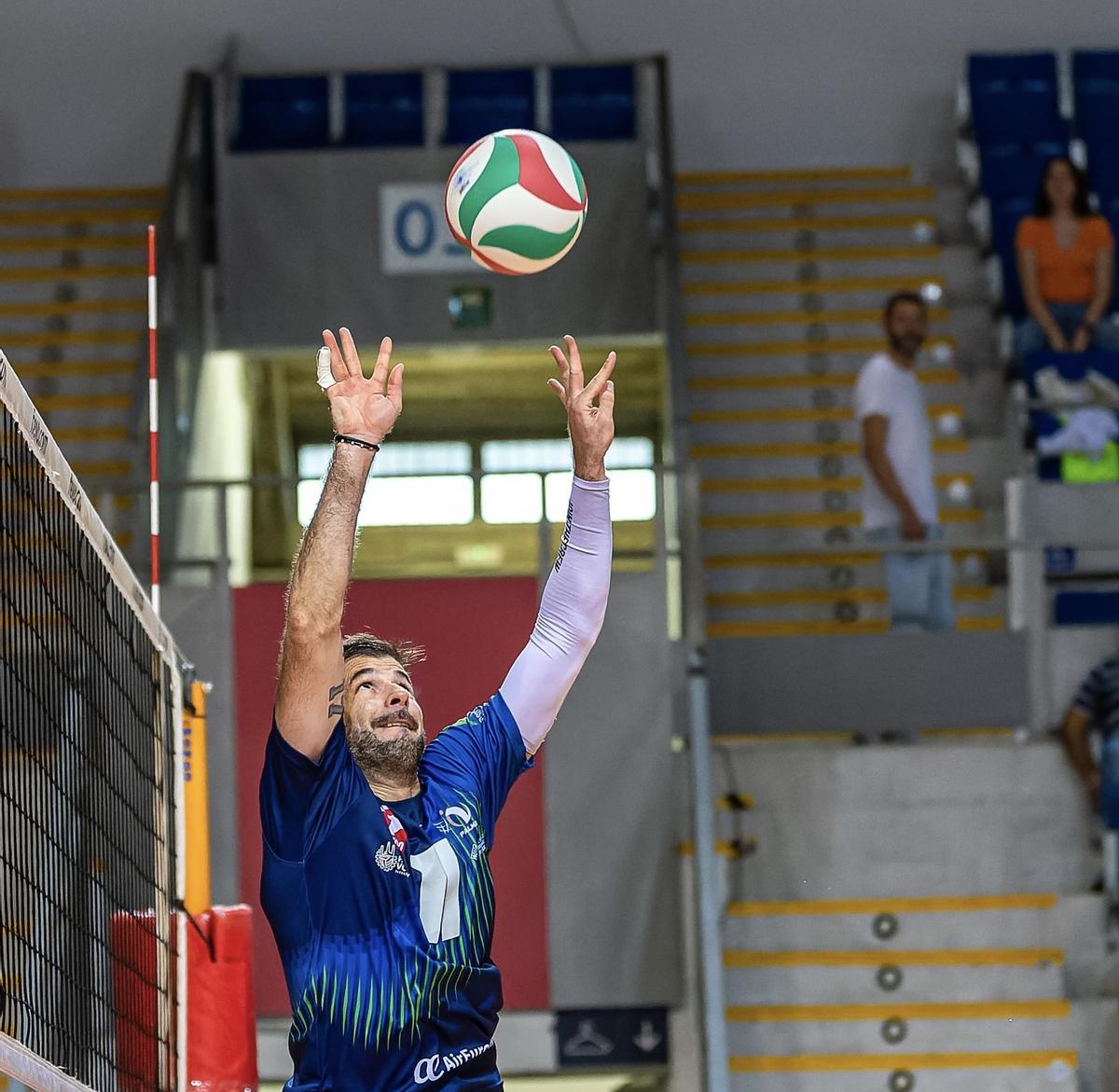 El jugador andorrano se marcha del Palma Voley.