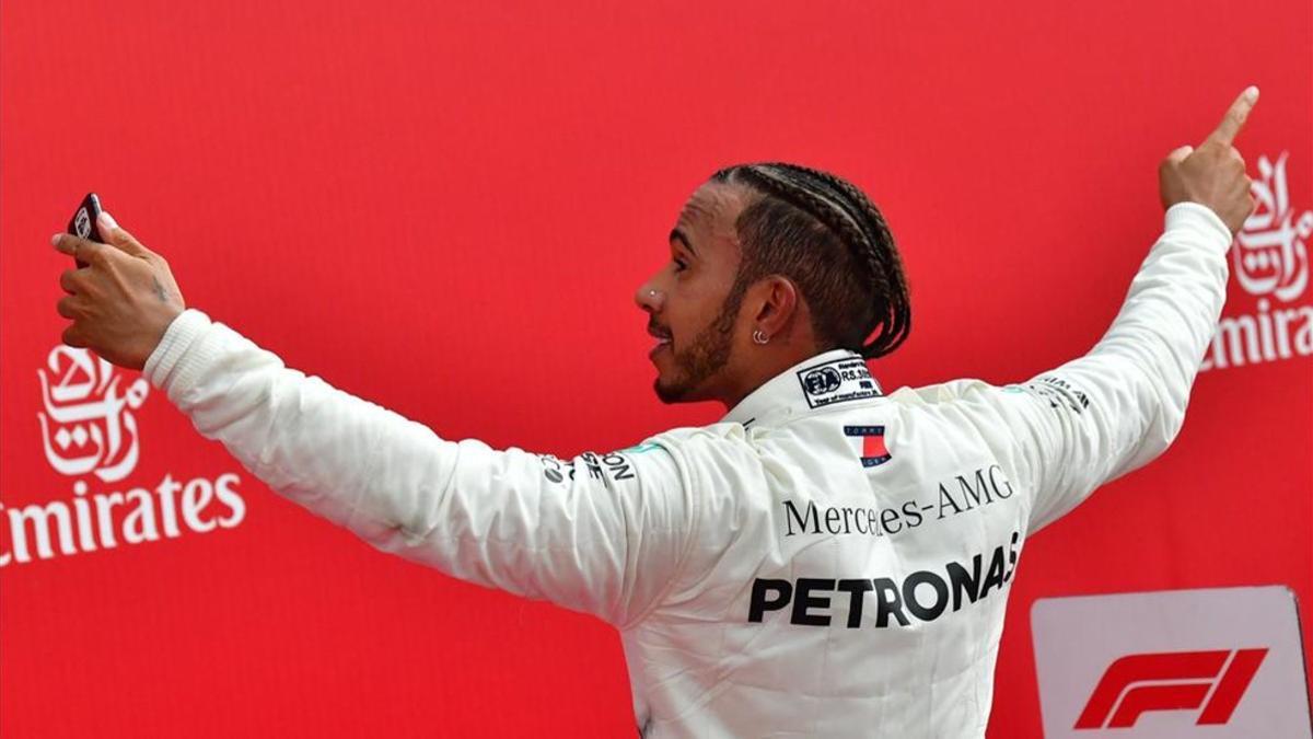 Hamilton recupera el liderato en casa de Vettel