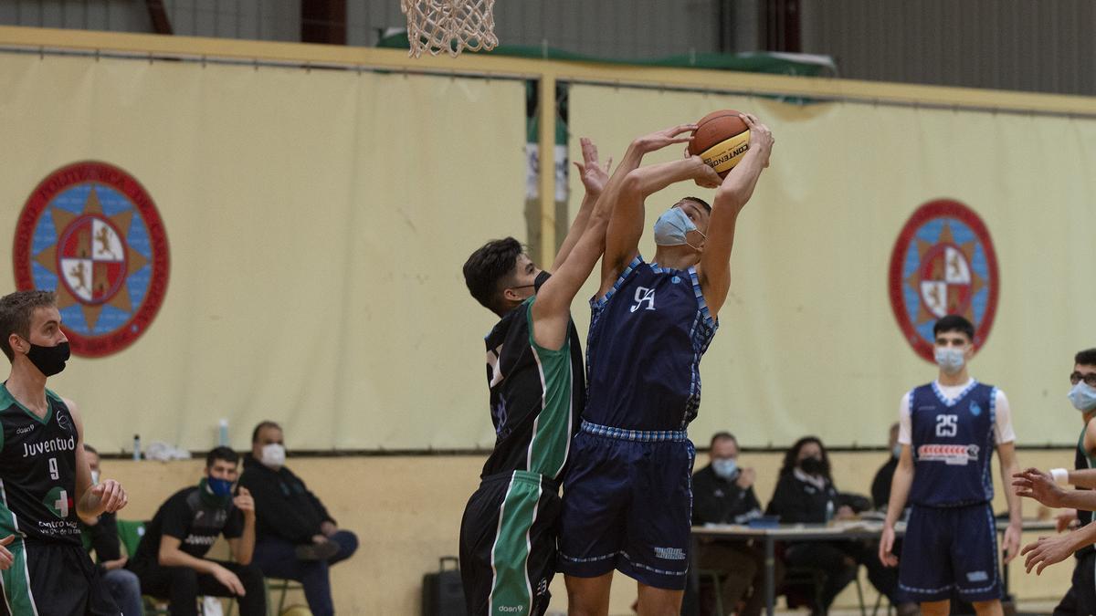 Un partido de baloncesto de base