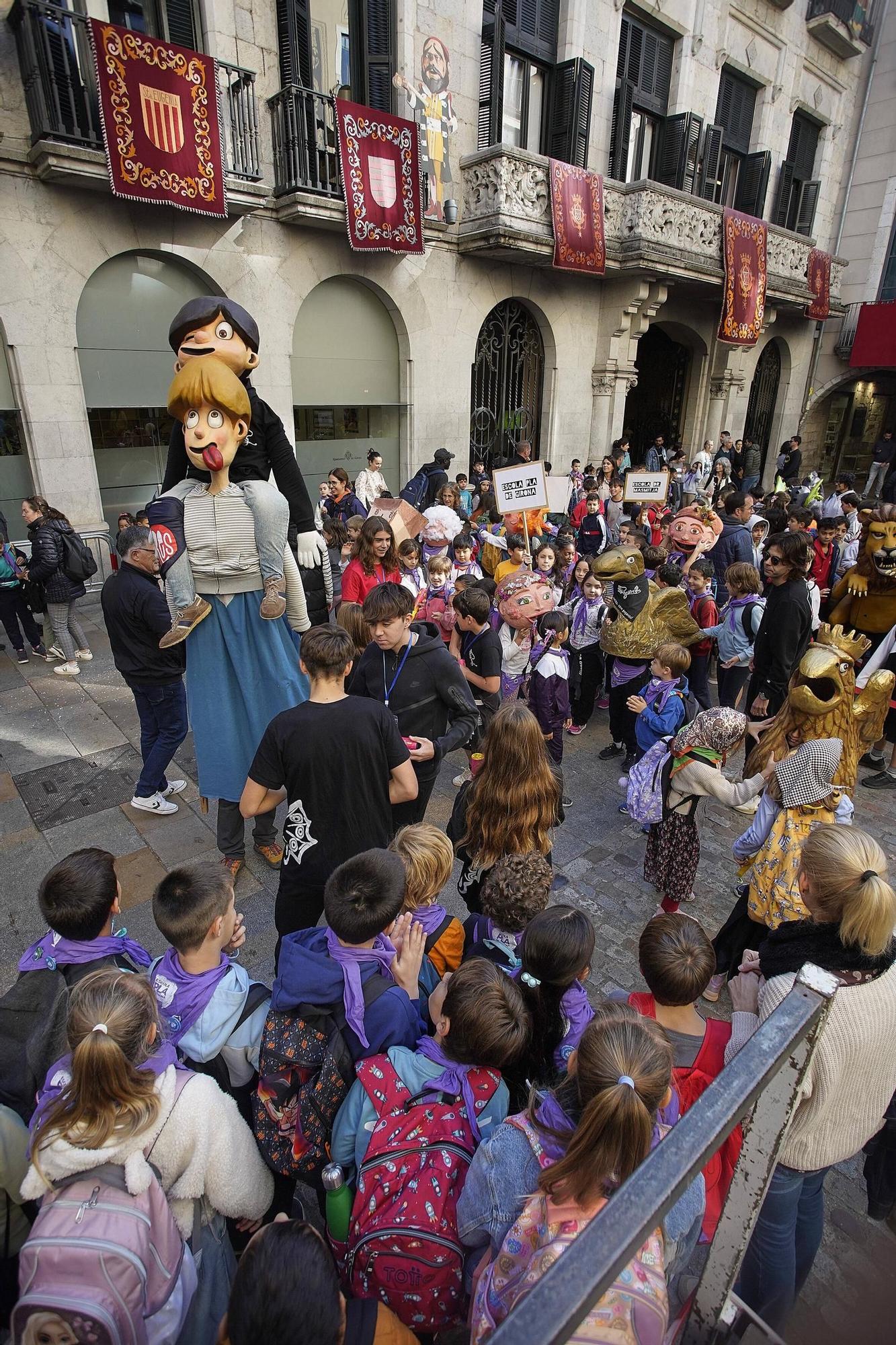 Les fotos de la cercavila d'escoles amb la Girona Marxing Band i els Gegantons de Girona