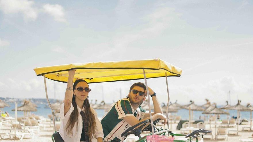 Amulet y Xisk cargan contra turismo de masas en Mallorca con el tema "In Paradise"