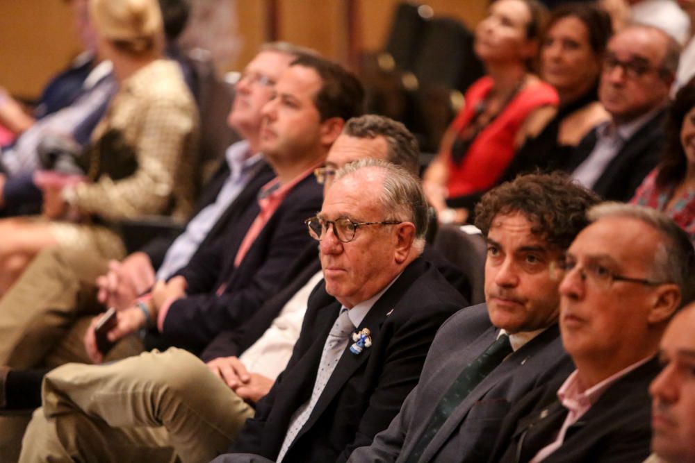 Multitudinaria presentación del teleférico proyectado sobre Benidorm