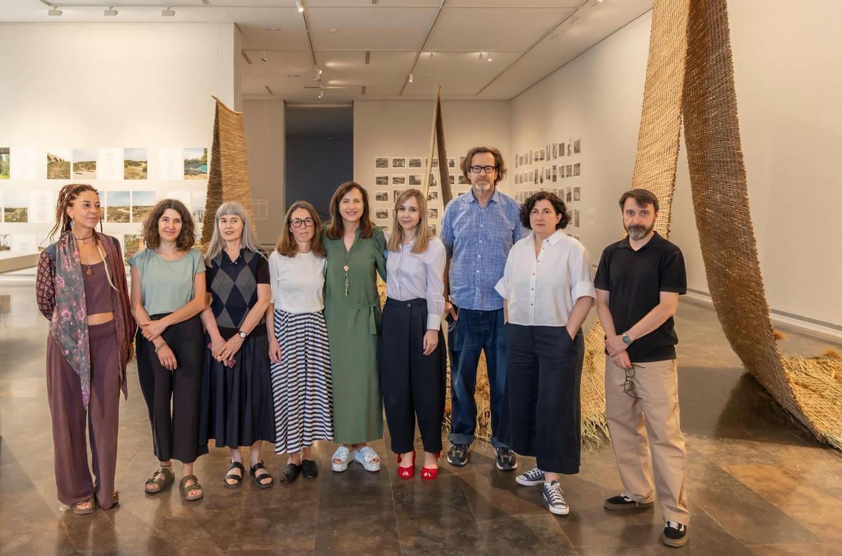 Los artistas Bleda y Rosa, Paula García-Masedo, Lucía Loren, Teresa Marín, Jorge Ribalta y Jorge Yeregui durante la presentación de la exposición.