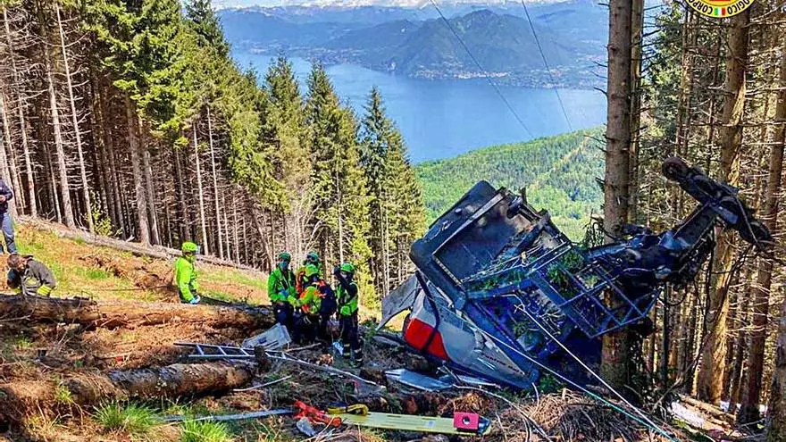 Almenys 13 morts en la caiguda d’una cabina d’un telefèric a Itàlia