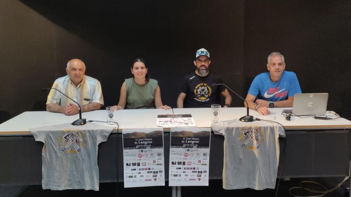 La presentación del Trail Minero de Langreo, con la concejala de Deportes, Melania Montes, y miembros de la organización de la prueba.