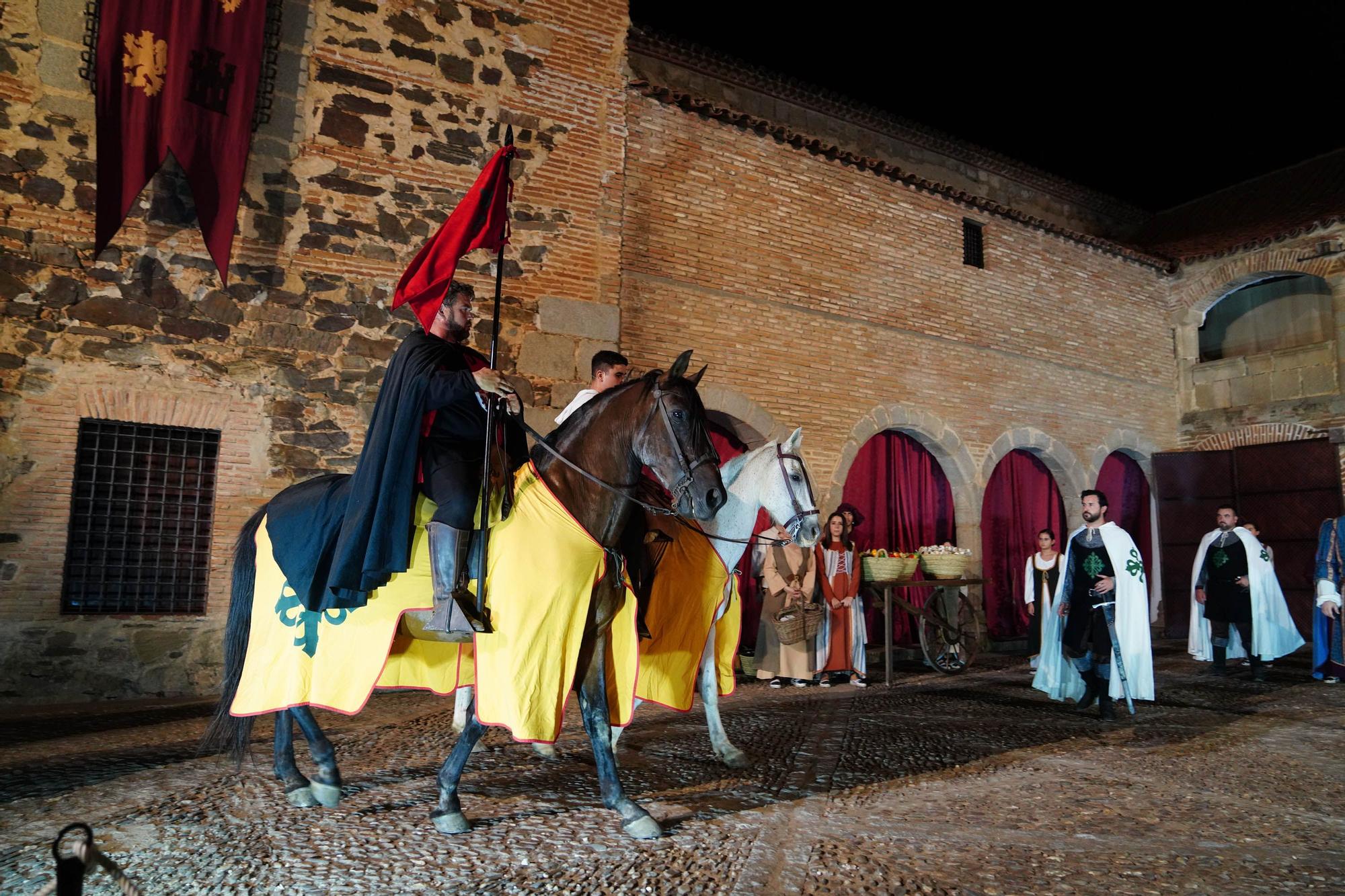 El halcón y la columna vuelve a Belalcázar por el verano