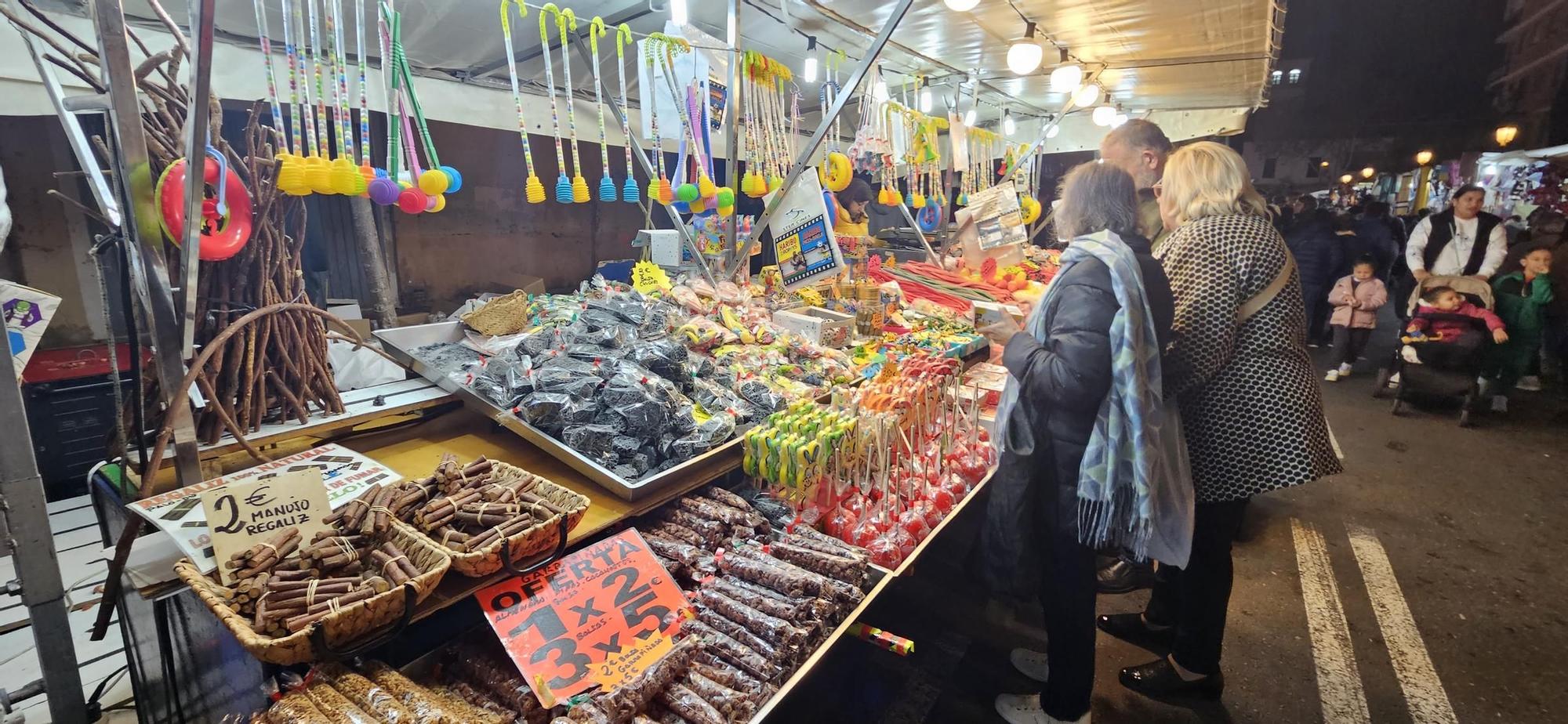Así es el mercado de Reyes Magos en las noches del Cabanyal