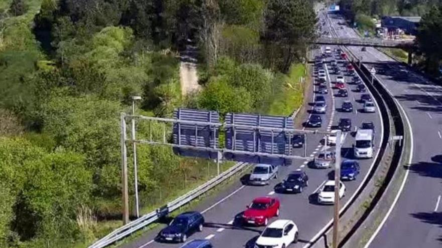 Vehículos circulan por la Autopista del Atlántico (AP-9). |   // L. O.