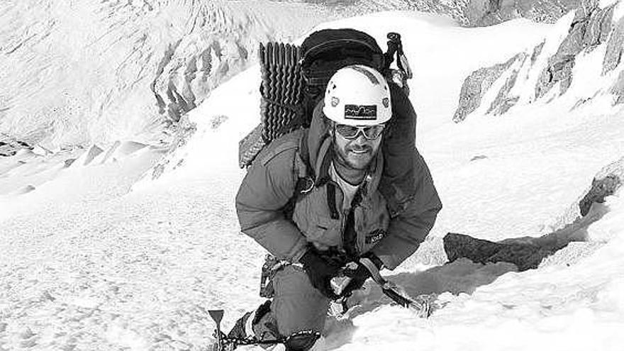 Jorge Egocheaga durante la ascensión al Shisha Pangma, en 2005.