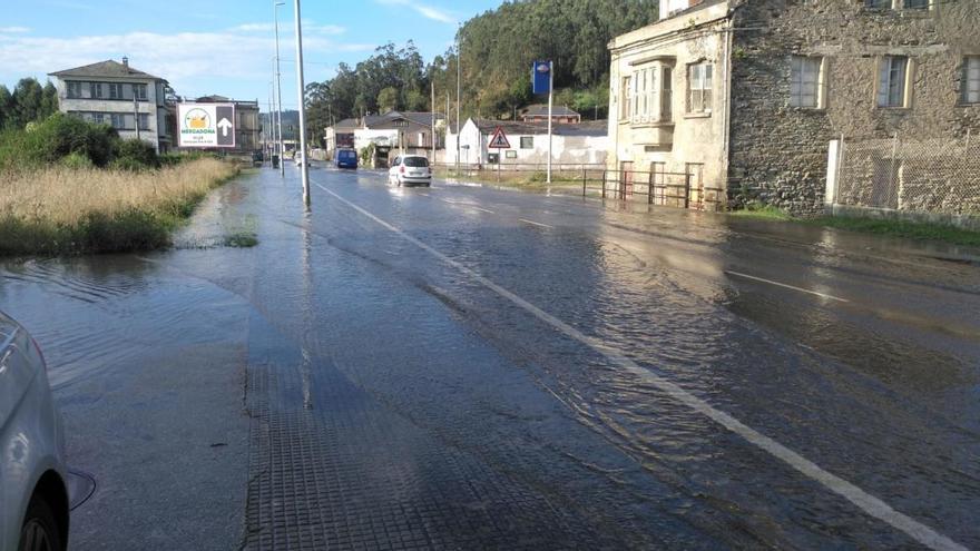 La gran pleamar de septiembre causa inundaciones en Vegadeo