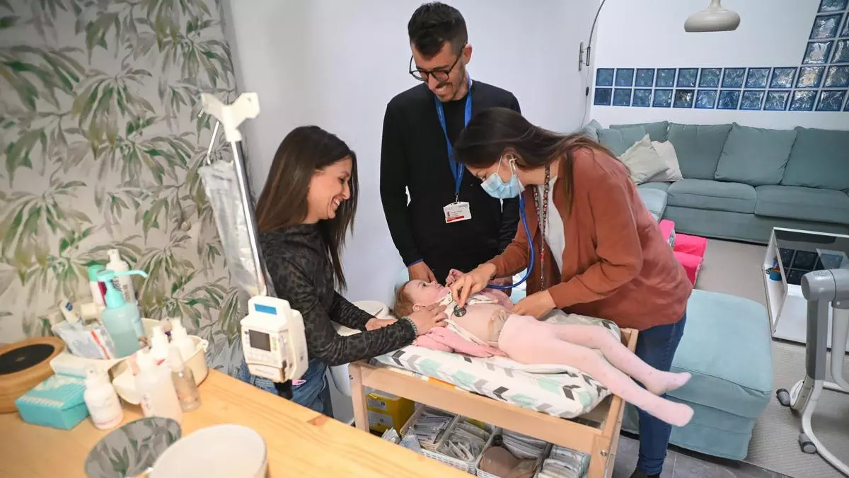 Sanidad dota de portátiles de última generación a las unidades de hospitalización a domicilio