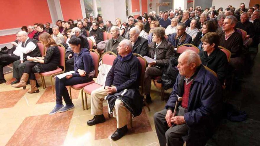 Asamblea de afectados por las preferentes en una imagen tomada en 2013.