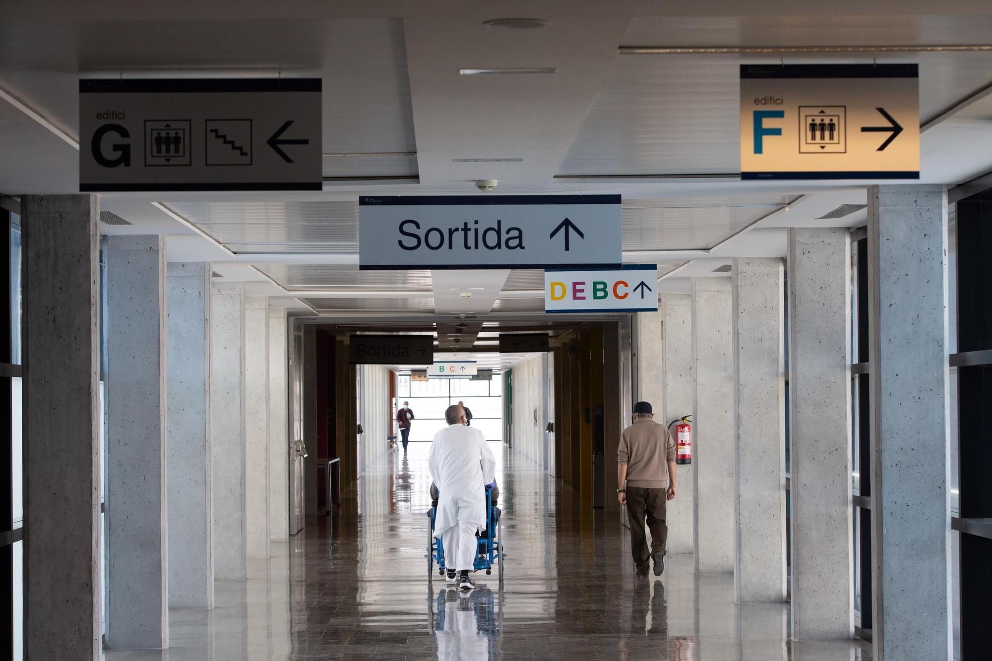 Imagen de archivo de uno de los pasillos del Hospital Can Misses de Ibiza.