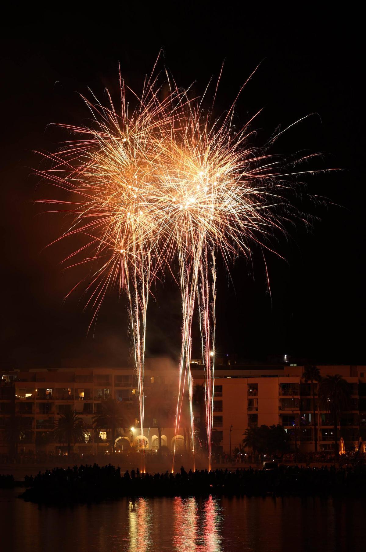 Mira aquí todas las fotos de los fuegos artificiales en ses Figueretes Mira aquí todas las fotos de los fuegos artificiales en ses Figueretes