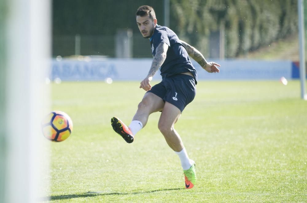 Celso Borges abandonó la sesión debido a un golpe en el tobillo derecho que le provocó un esguince. Su participación en el partido de Butarque dependerá de su evolución.