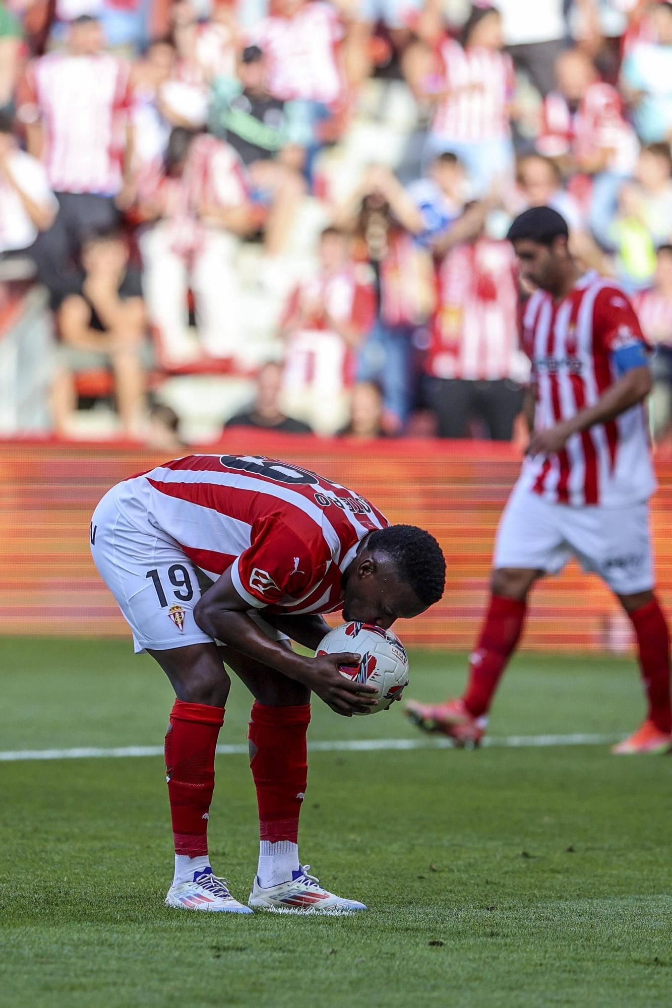Derbi asturiano: las imágenes del partido entre el Sporting y el Oviedo en El Molinón