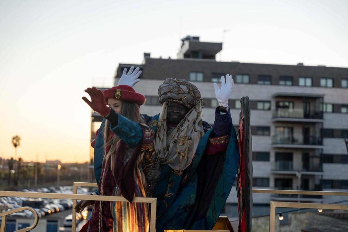 Fotogalería | Así fue el paso de los Reyes Magos por Badajoz