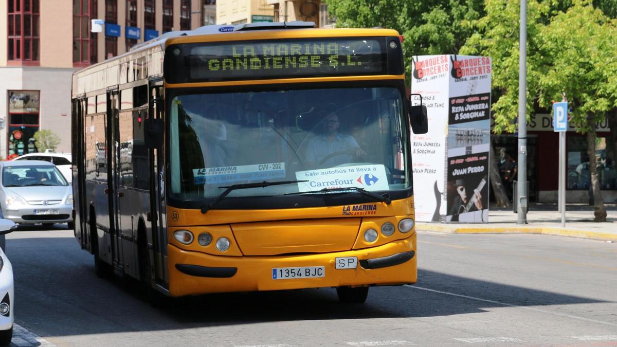 Un autobús de la Marina Gandiense.