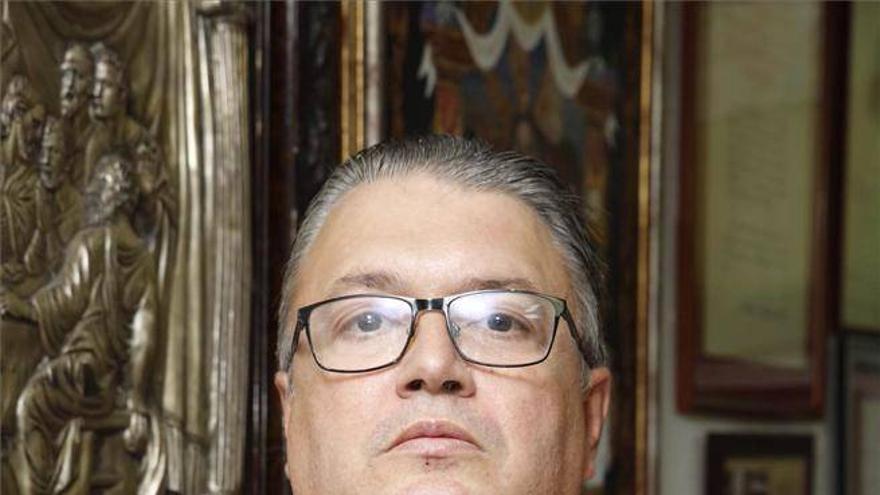 Un candidato a hermano mayor en la cofradía de la Cena