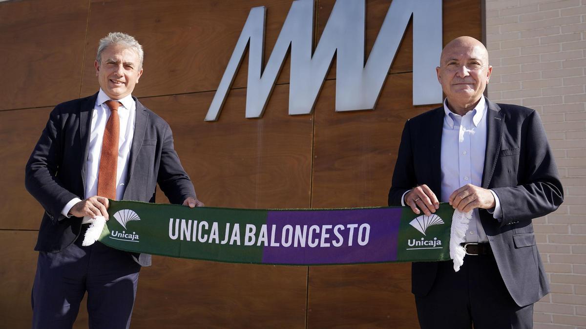 Imagen de Fernando Lozano, Director General de Metro de Málaga, y Antonio Jesús López Nieto, Presidente de Unicaja Baloncesto.