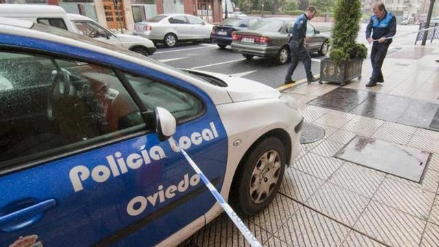 La Policía Local precinta la zona de Hermanos Pidal donde se produjo la descarga.