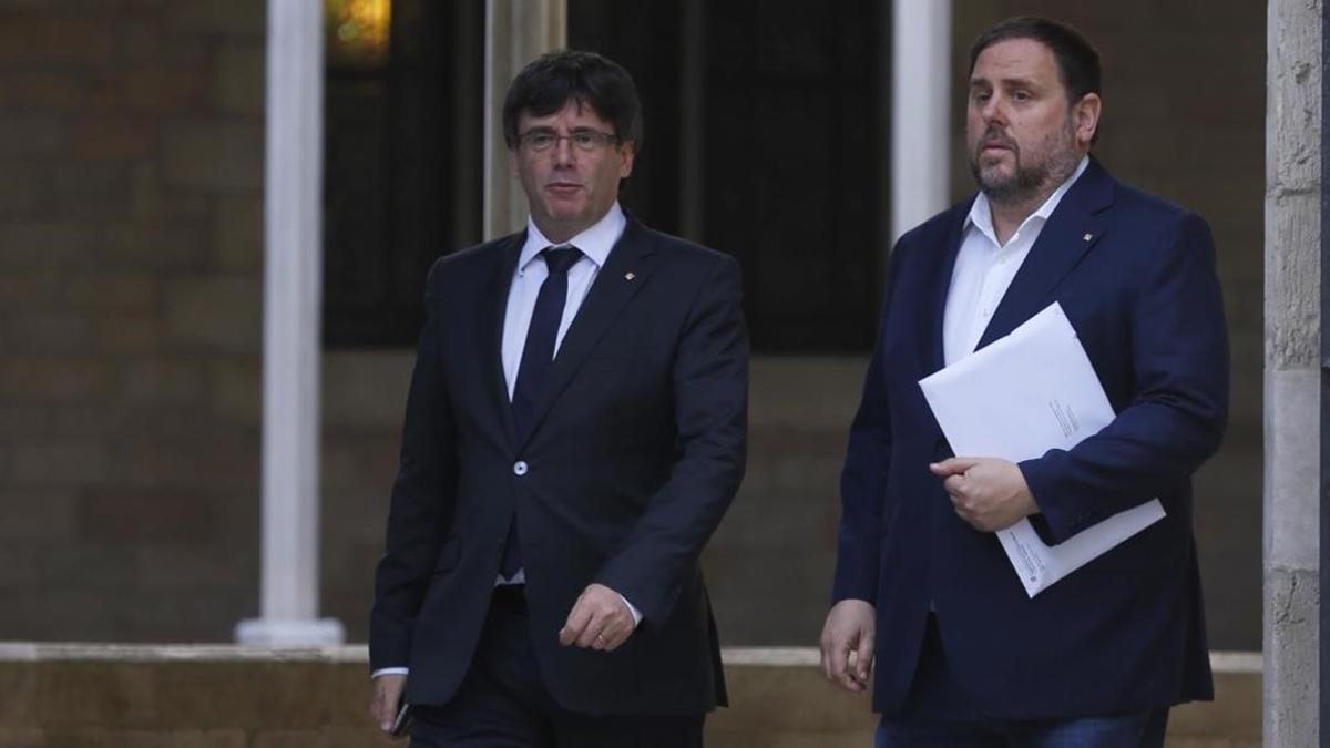 El 'president', Carles Puigdemont, y el vicepresidente del Govern, Oriol Junqueras.