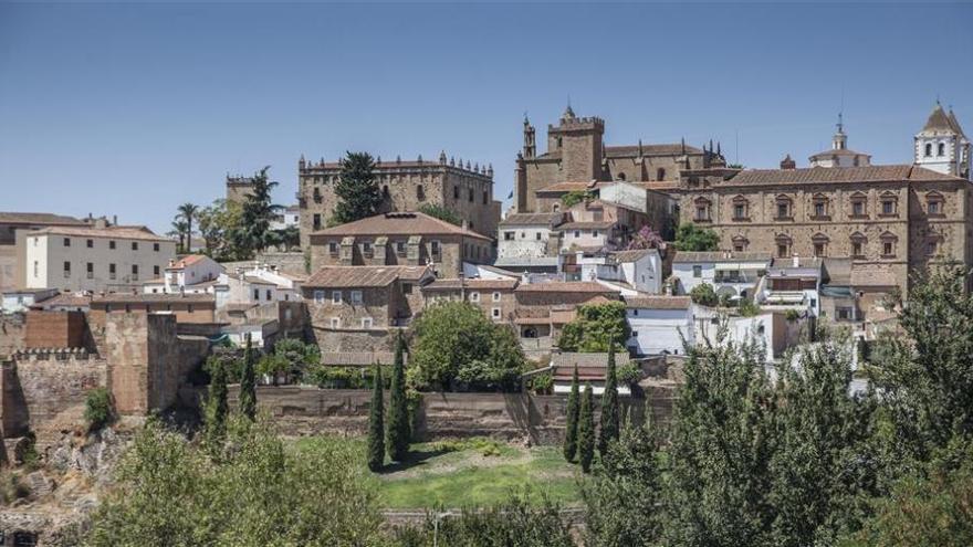 Cáceres mejora la accesibilidad al casco antiguo con código BiDi y pictogramas