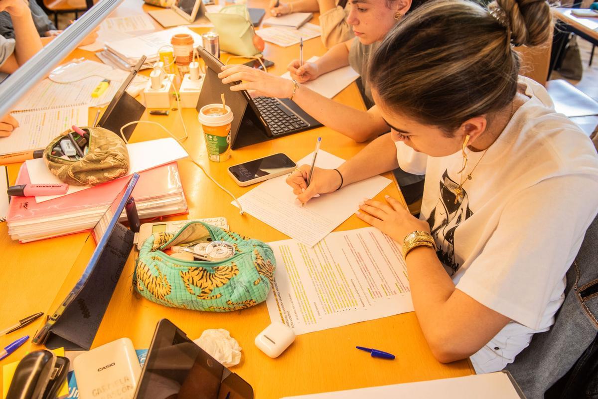 La Avaliación do Bacharelato para o Acceso á Universidade (ABAU) se celebrará los próximos 2, 3 y 4 de junio en la ciudad y marcará el futuro académico de miles de jóvenes