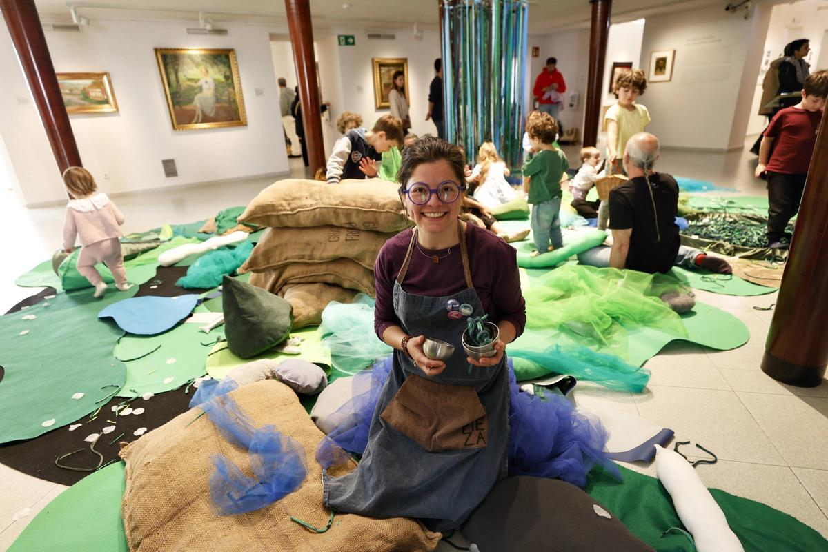 El arte y el juego infantil, de la mano en el Museo Piñole de Gijón para celebrar el Día de los Museos, en imágenes