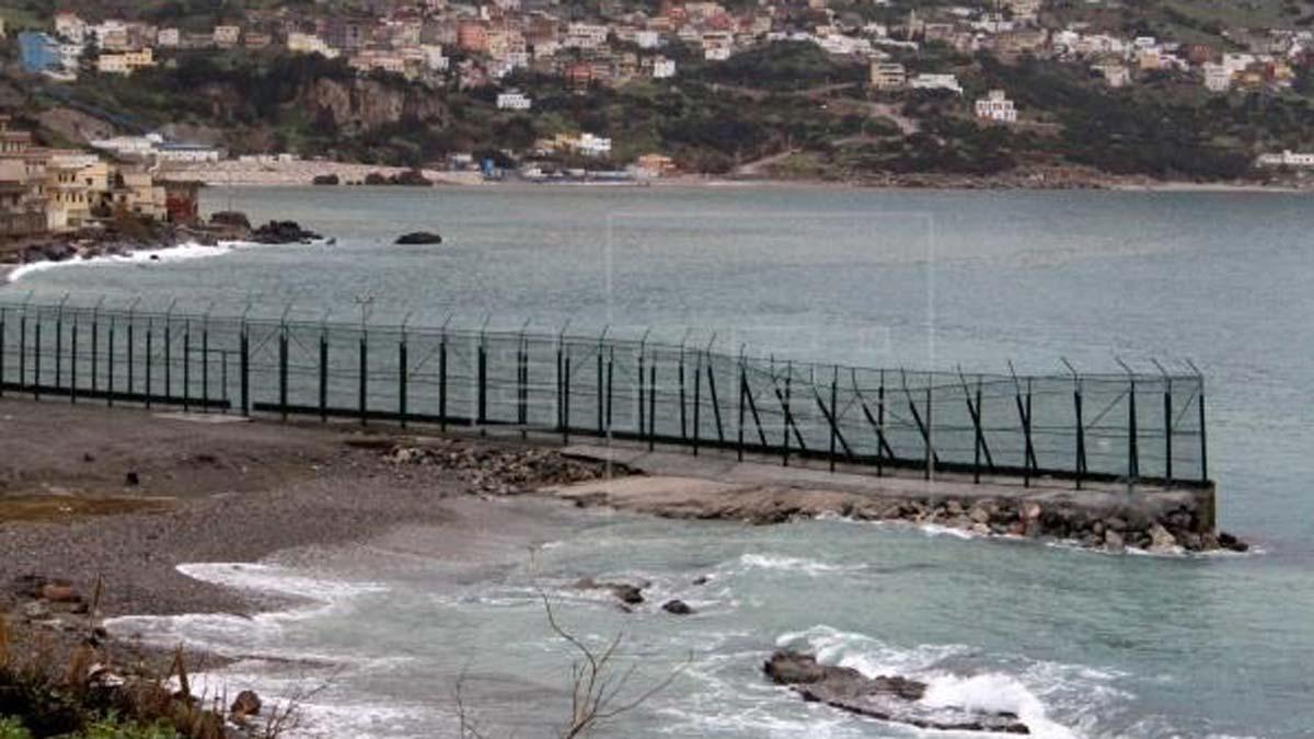 Imagen del espigón de la costa de Benzú (Ceuta).