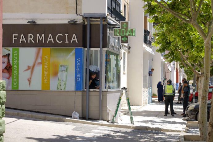 Guardia Civil y Policía Local despliegan un amplio dispositivo en el marginal distrito para detener al autor y restablecer la calma entre los dos clanes enfrentados