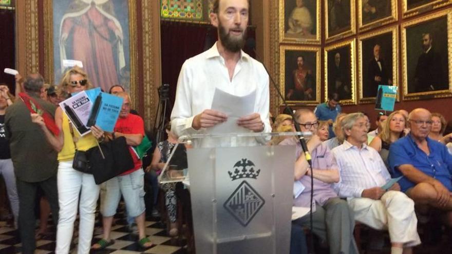 Ángel Gener, vecino de es Jonquet, en su intervención en el pleno.