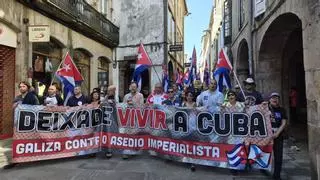 El alcalde de Oleiros encabeza en Compostela la marcha en defensa de Cuba