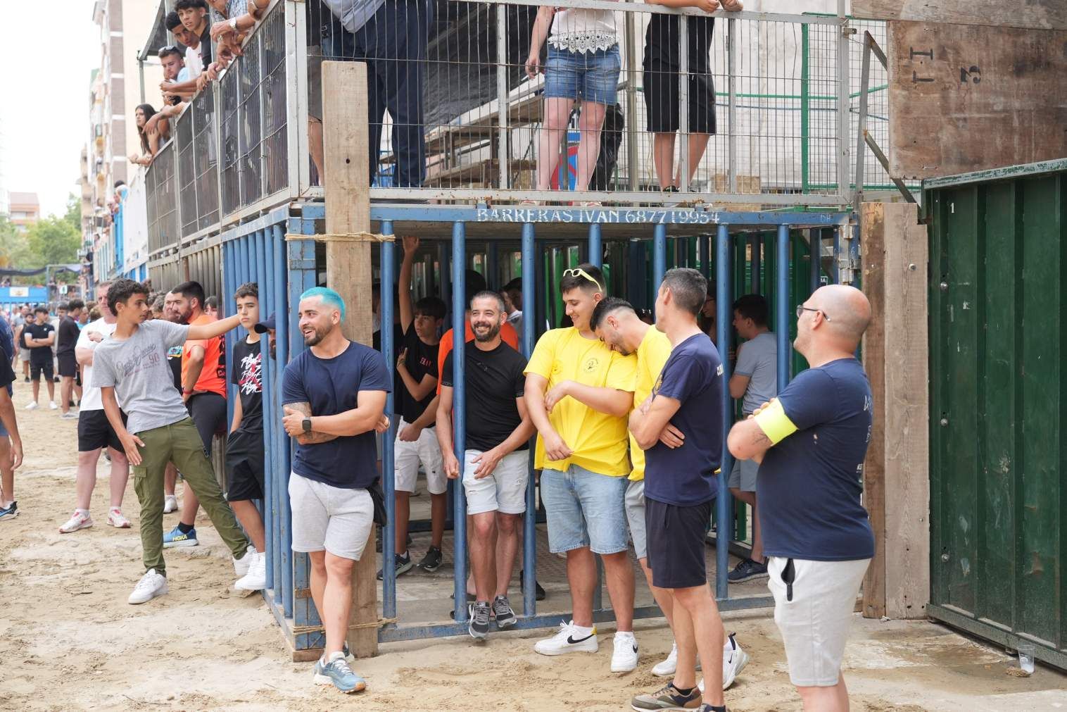 El Grau da inicio a las fiestas de Sant Pere con pólvora, bous y música