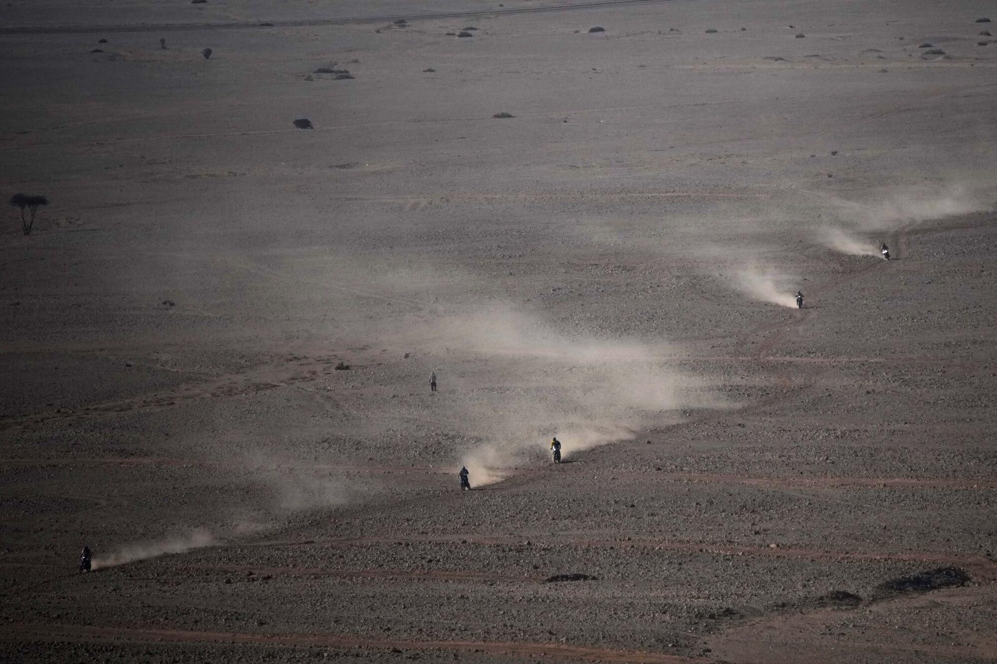Riders compete during the ninth stage of the Dakar Rally between Riyadh and Haradh, Saudi Arabia, Tuesday, Jan. 14, 2025. (AP Photo/Christophe Ena) Associated Press/LaPresse. EDITORIAL USE ONLY/ONLY ITALY AND SPAIN