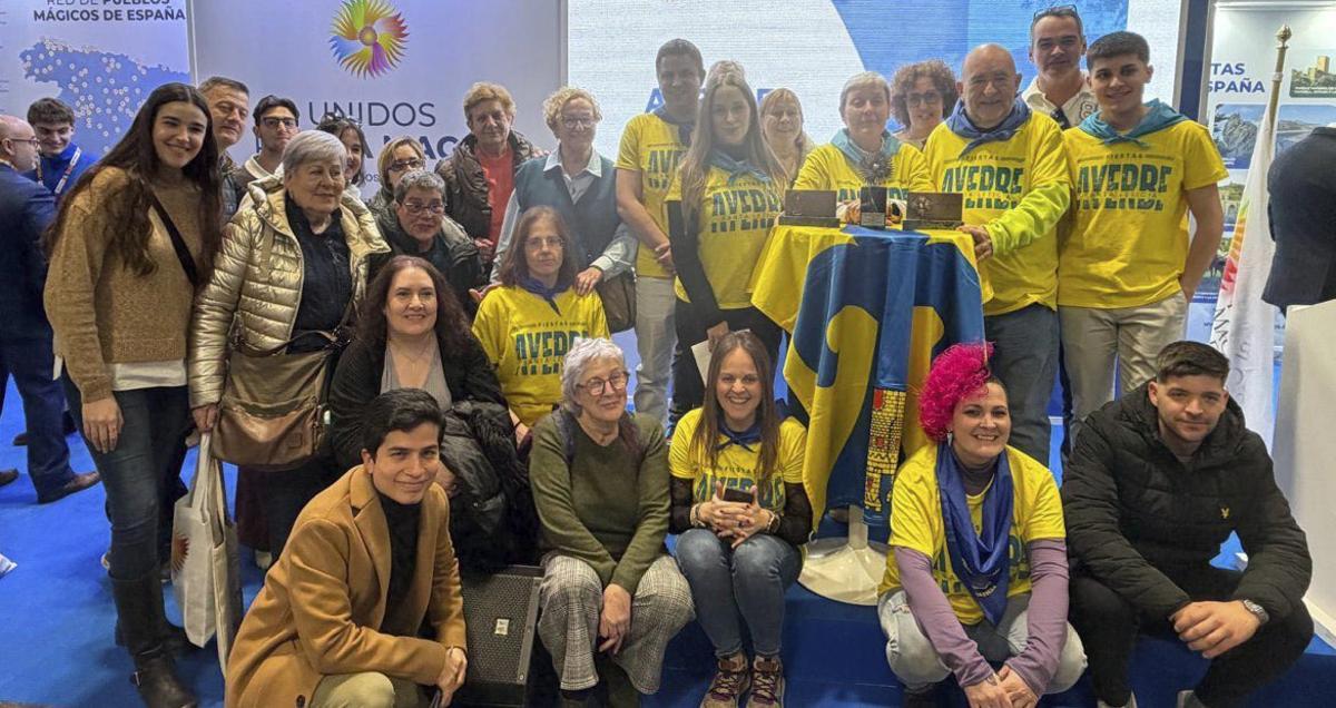 Los ayerbenses lucieron orgullosos los colores de sus fiestas en Fitur. | AYUNTAMIENTO DE AYERBE