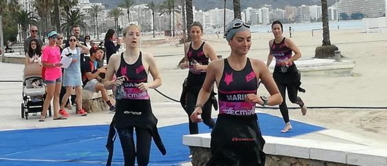 Algunos de los participantes durante la prueba ciclista.