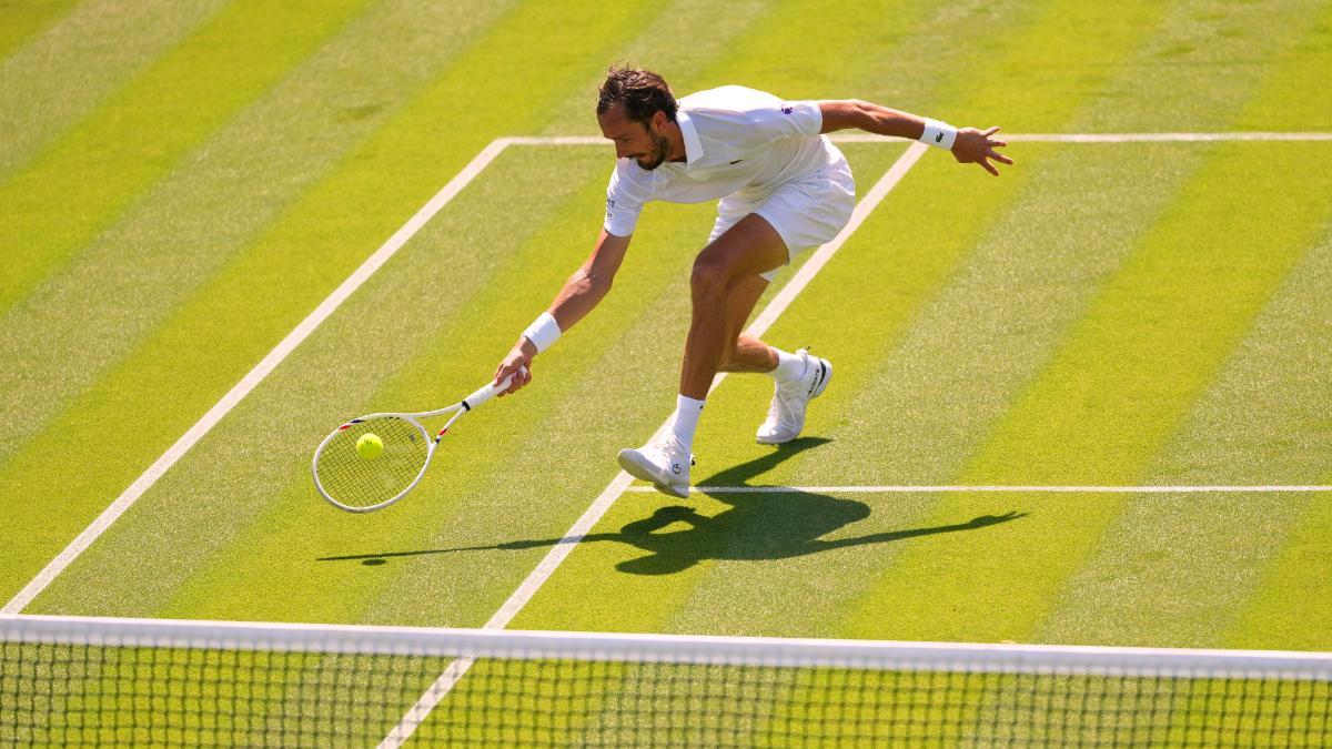 Medvedev KO en primera ronda