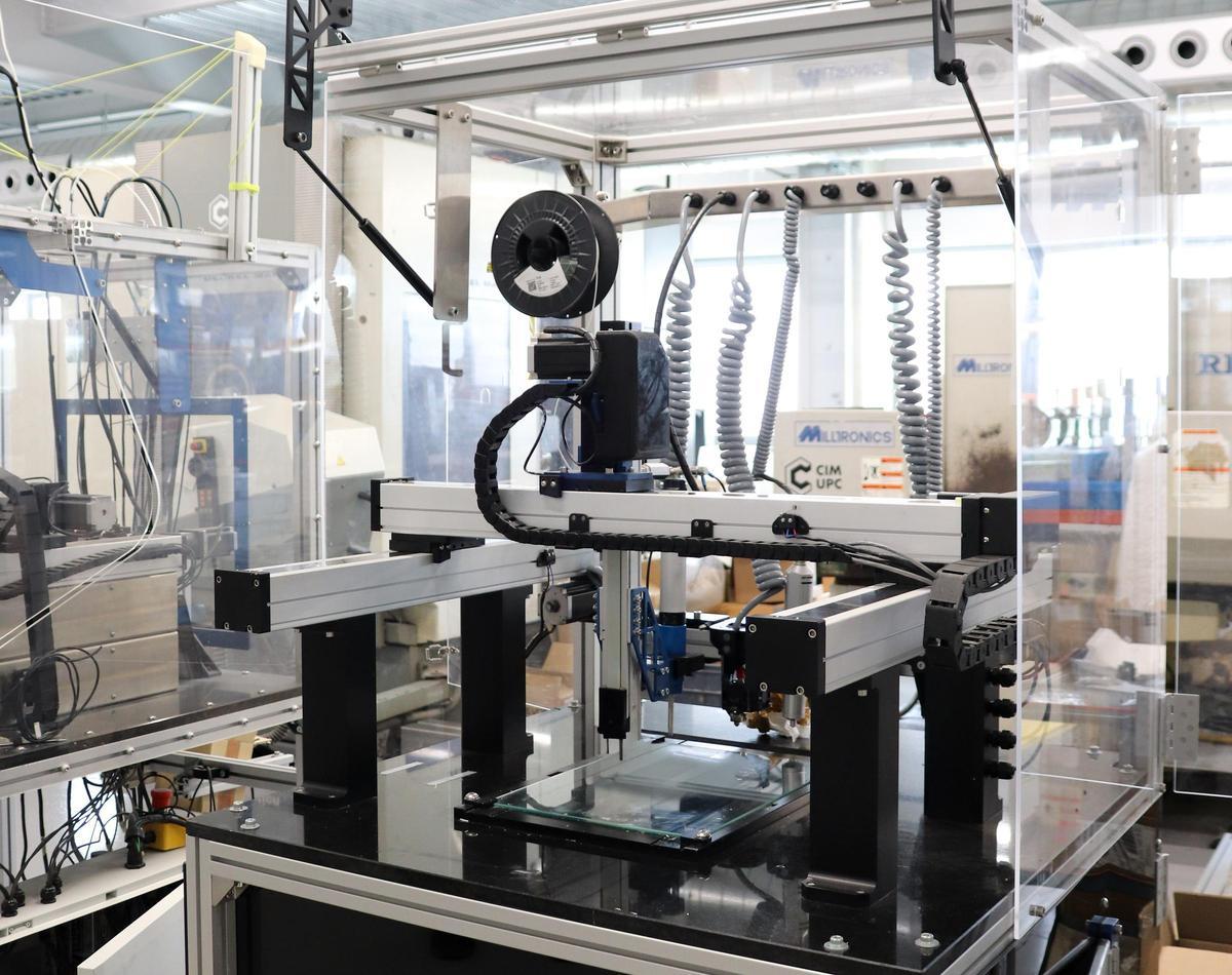La PowerDIW, una impresora 3D híbrida desarrollada por el CIM UPC
