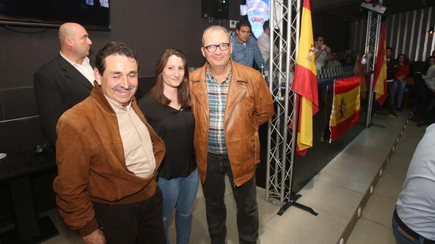 Manuel Mestre, Ana Vega y Pascual Moxica en un acto de la campaña electoral del 28 de abril.