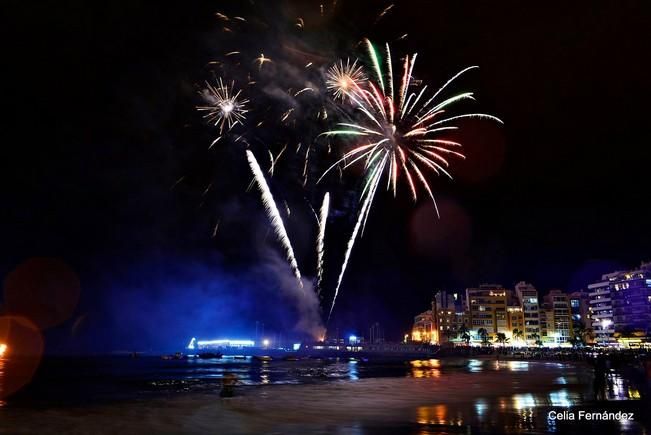 Espectáculo de fuegos artificiales tras el entierro de la sardina