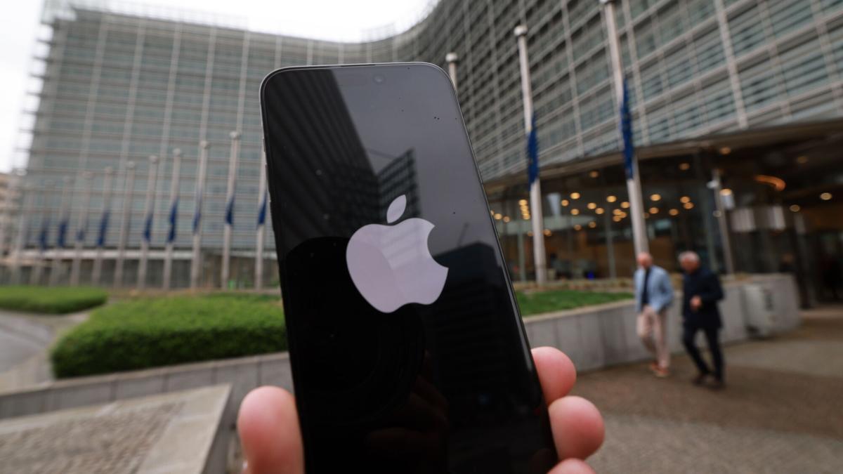 APPLE INTELLIGENCE | Apple anuncia la salida de su jefe de inteligencia artificial y nombra a nuevo reemplazo