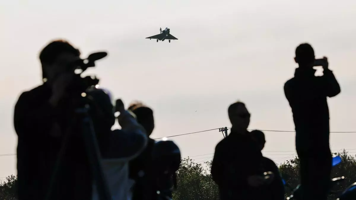 Más de 70 aeronaves y barcos chinos rodean Taiwán