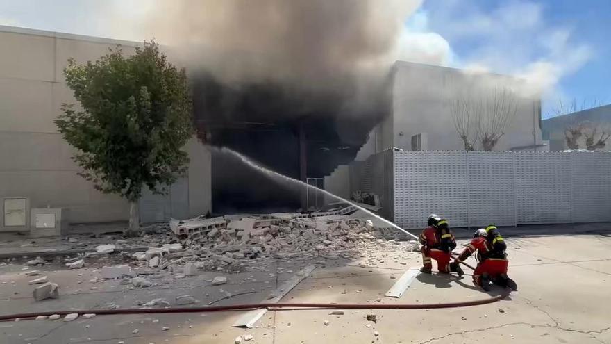 Un incendio devasta a Madrid il set di 'Maestros de la Costura' e minaccia quello di Masterchef, che i pompieri hanno salvato 'in extremis'