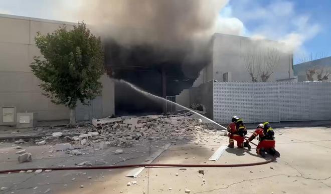 Un incendio calcina el plató de 'Maestros de la Costura' y amenaza el de Masterchef, que salvaron 'in extremis' los bomberos