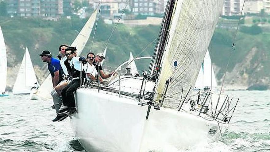 El «Phoenix», durante la regata de ayer.