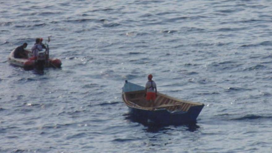 Interceptada una patera con 9 inmigrantes en la playa del Moraig en Benitatxell