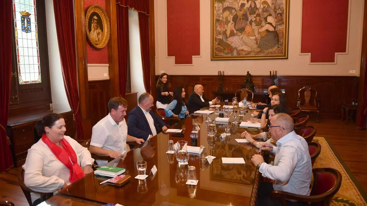 Santiso: "Nos damos 15 días para ver si A Coruña iguala o rebaja la tasa de basura"