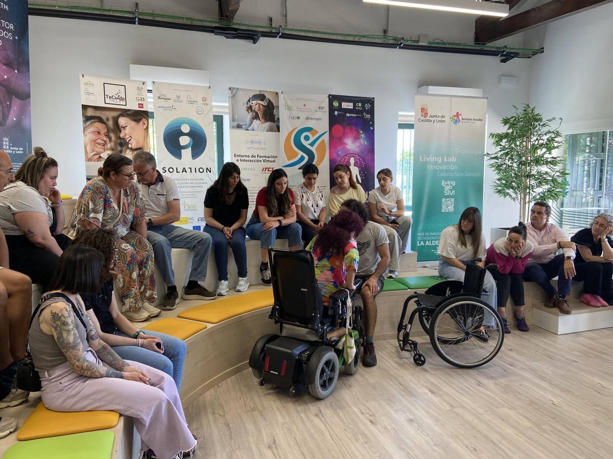 Taller «Más independencia para la dependencia» en el HUB de La Aldehuela (Zamora).